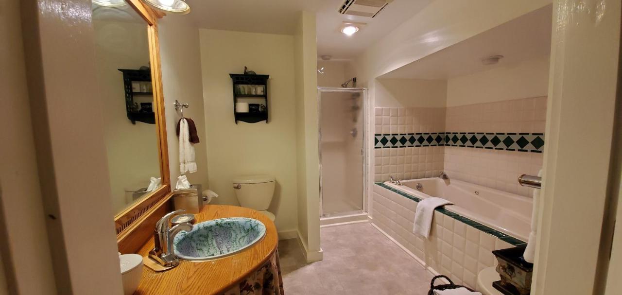 Deluxe King Suite